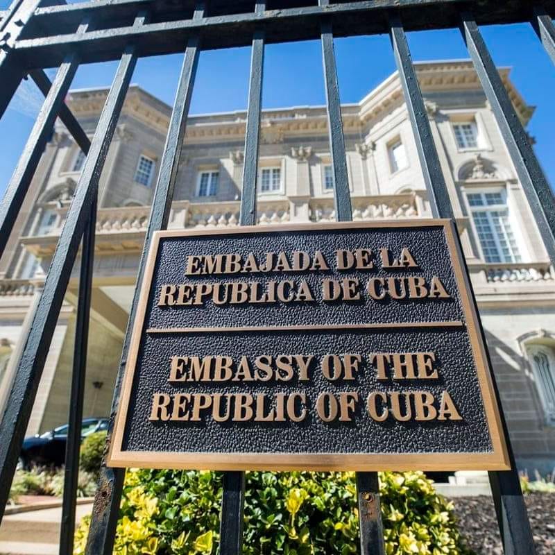 Un hombre atacó la embajada de Cuba en Washington